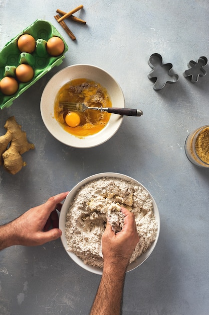 Homme, cuisine, noël, pain épice, biscuits