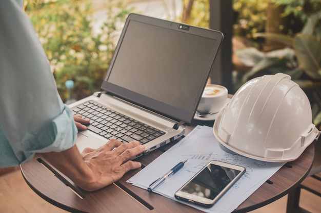 Homme, dactylographie, ordinateur portable