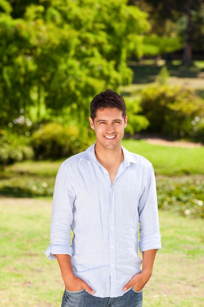 Homme dans le parc