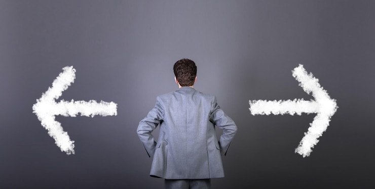 L'homme doit choisir entre deux voies