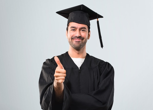 Homme, sur, elle, remise de diplôme, université, donner coup de pouce, geste, et, sourire