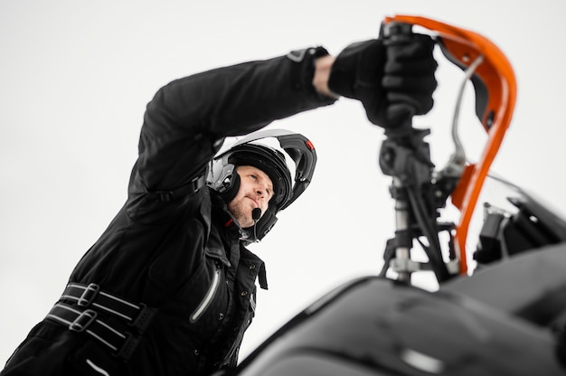 Homme, équitation, moto