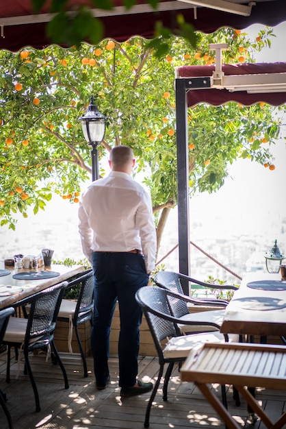 Photo homme à l'extérieur