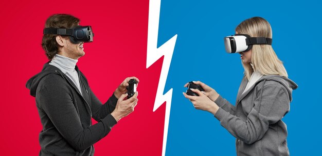 Homme et femme dans des lunettes VR jouant les uns contre les autres