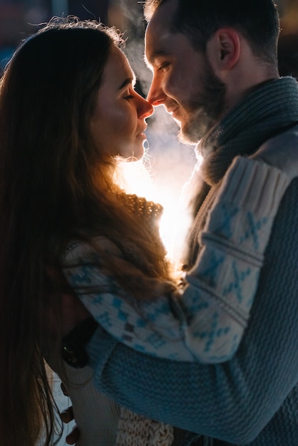 Homme et femme sur une patinoire