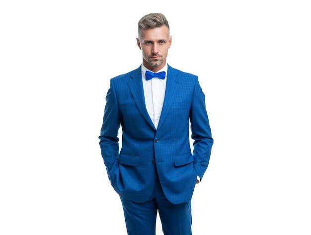 Homme formel Grizzle en noeud papillon smoking bleu isolé sur fond blanc