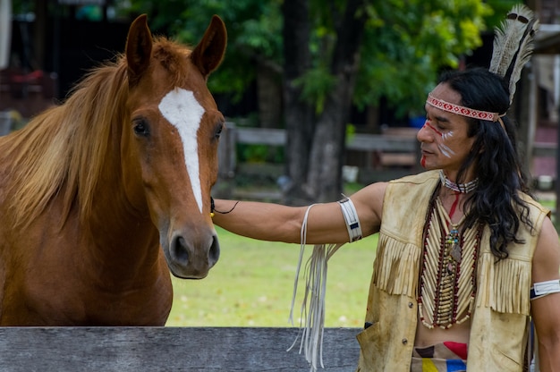 Homme indien américain, à, cheval