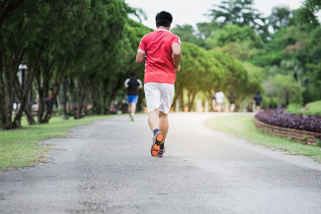 Homme, jogging, à, parc public