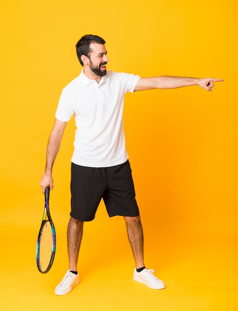 homme jouant au tennis