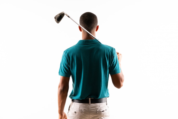 Photo homme de joueur de golfeur afro-américain sur mur blanc isolé
