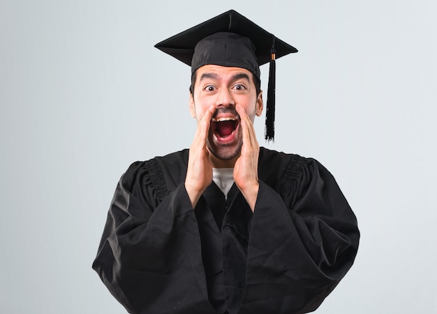 L&#39;homme lors de son jour de remise des diplômes