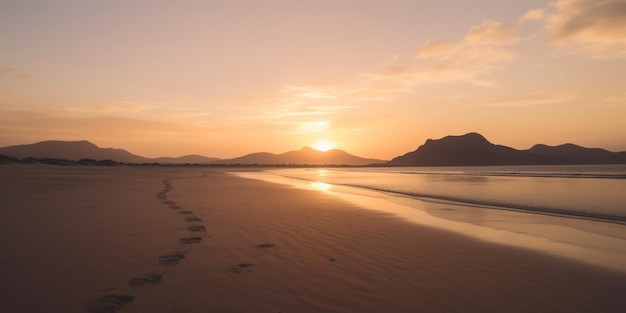 Un homme marchant sur une plage avec le soleil couchant derrière lui