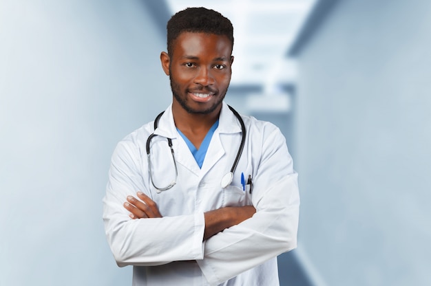 Homme médecin afro-américain.