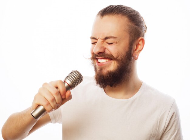 Homme avec microphone