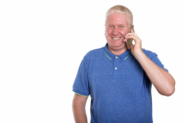 Homme mûr avec son téléphone