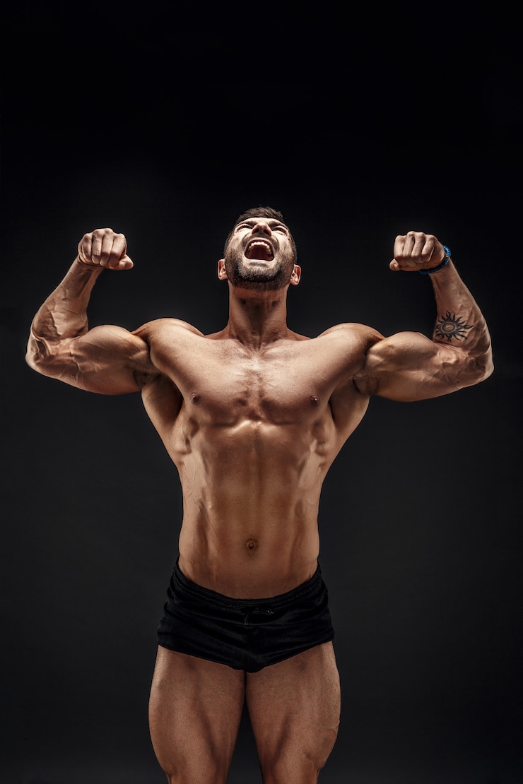 Photo homme musclé crier