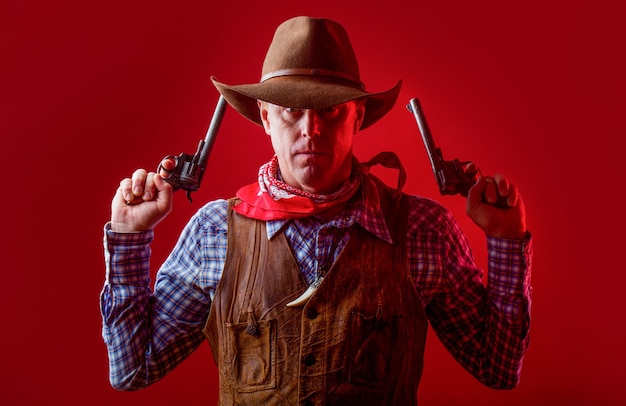 Homme portant un chapeau de cowboy, arme à feu. Portrait d'un cow-boy. Ouest, armes à feu. cow-boy portrait