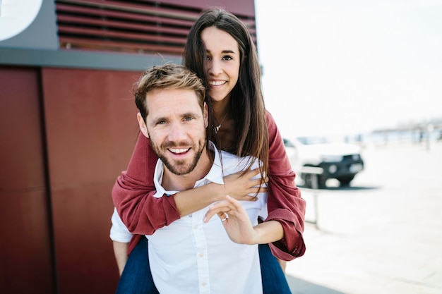 homme, porter, petite amie, piggy back