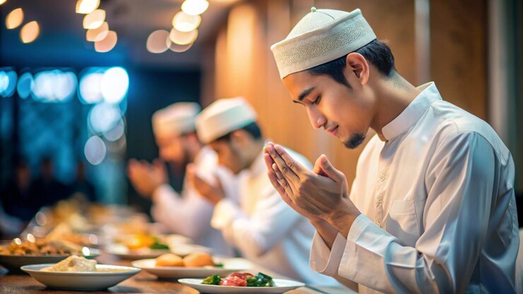 Photo un homme priant dans un restaurant avec d'autres hommes priant