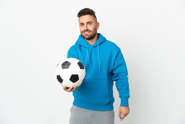 Homme de race blanche isolé sur fond blanc avec ballon de football