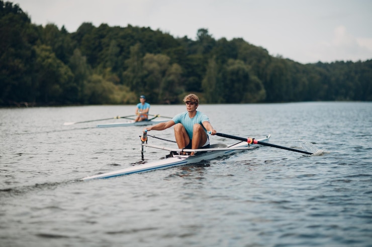 Photo un homme à la rame assis dans un canoë
