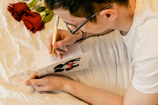 homme avec des roses à la date