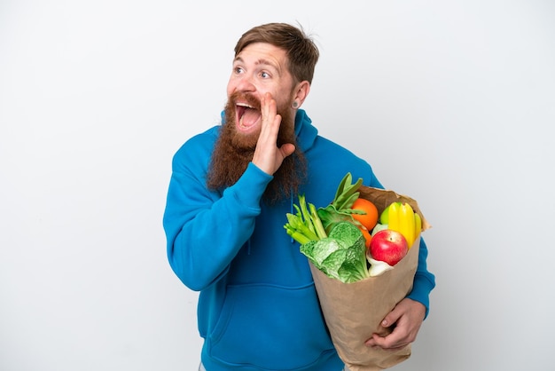 Homme roux avec barbe