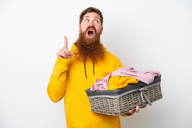 Homme roux avec barbe