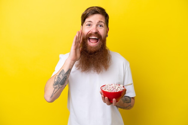 Homme roux avec barbe