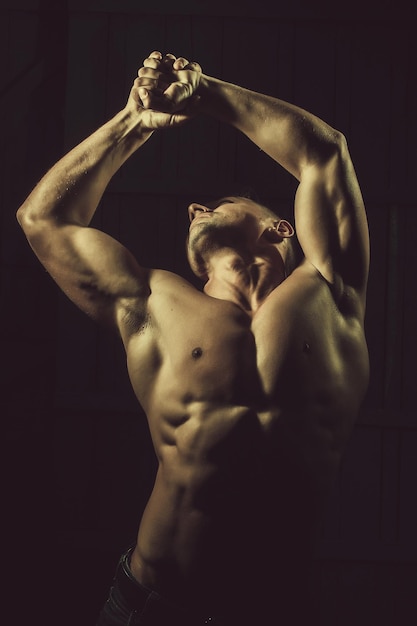 Homme sexy musclé