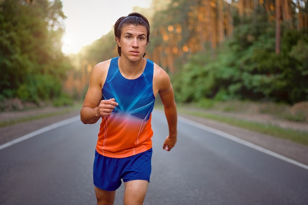 Homme sportif en plein air