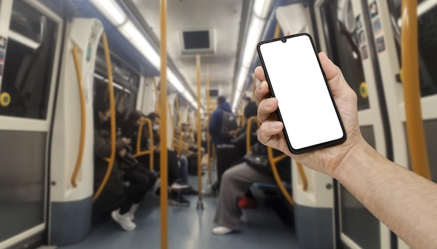 Homme avec téléphone de fond isolé en roulant dans les transports en commun