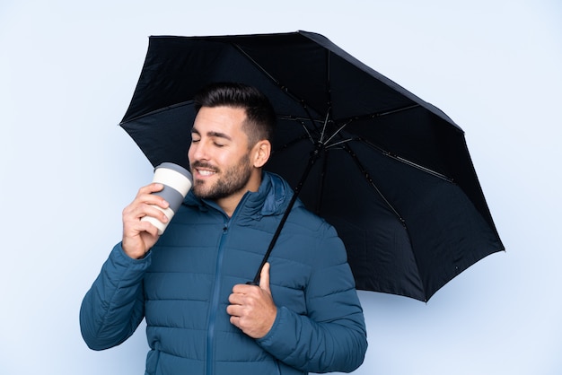 Homme, tenue, parapluie, isolé, mur