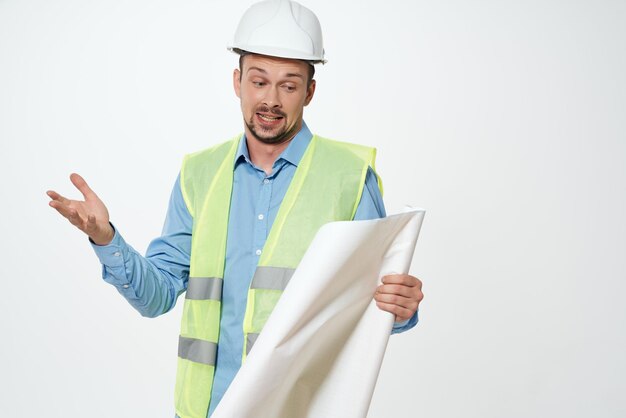 Homme en uniforme de construction Travail professionnel Arrière-plan isolé Photo de haute qualité