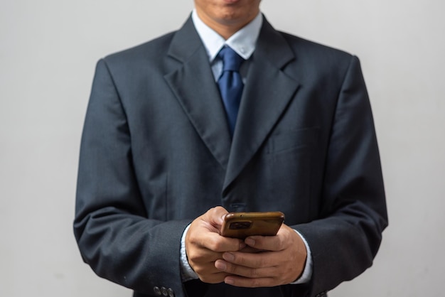 homme utilisant un téléphone portable intelligent Concept de communication par technologie numérique