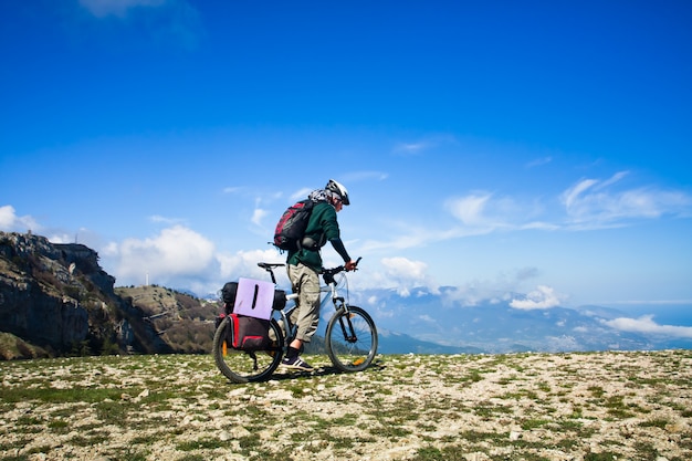 Homme à vélo