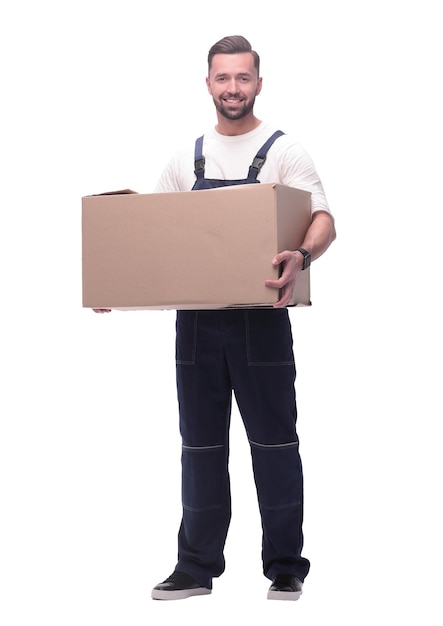 Homme en vêtements de travail avec boîte en carton isolé sur fond blanc