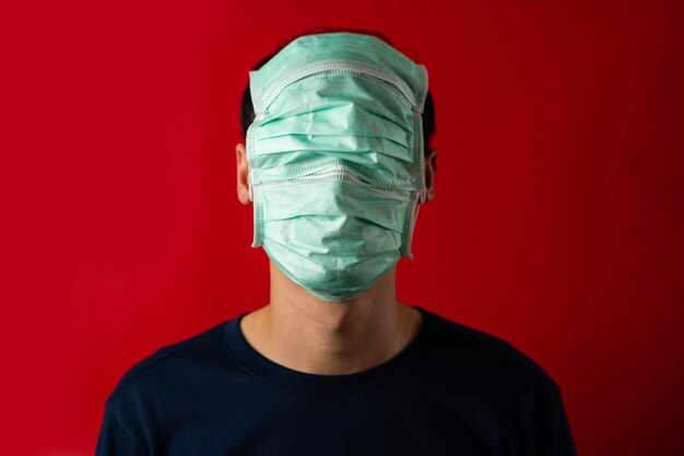 Homme avec visage de couverture de masque, virus de la peur Infect