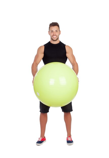 Des hommes séduisants avec une grosse boule de pilates