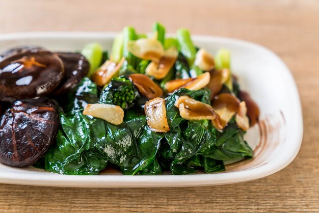 Hong Kong Kale sauté à la sauce aux huîtres