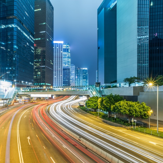 Hongkong construction urbaine et véhicules routiers, vue de nuit