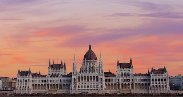 Hongrie Budapest Parlement vue du Danube