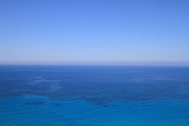 Horizon bleu de la mer et du ciel