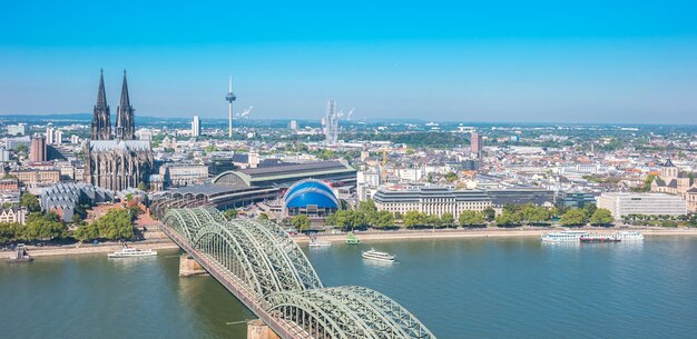 Horizon de Cologne à l'été