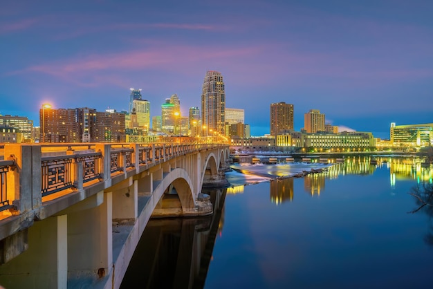 L'horizon du centre-ville de Minneapolis, paysage urbain du Minnesota aux États-Unis