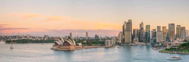 L'horizon du centre-ville de Sydney en Australie au crépuscule