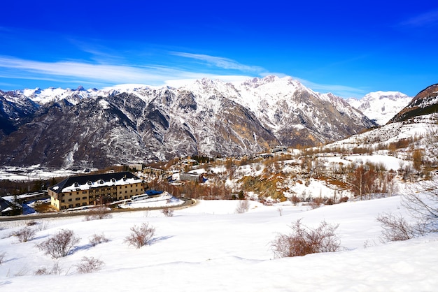 Horizon du domaine skiable de Cerler à Huesca dans les Pyrénées espagnoles