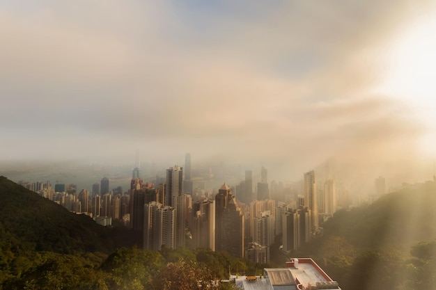 Horizon de Hong Kong à la lumière le matin.