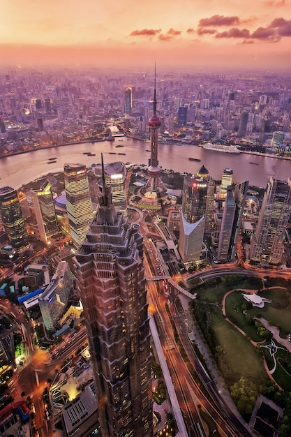 L'horizon urbain au coucher du soleil