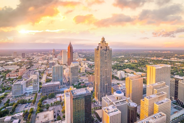 Horizon de la ville d'Atlanta au coucher du soleil en Géorgie USA